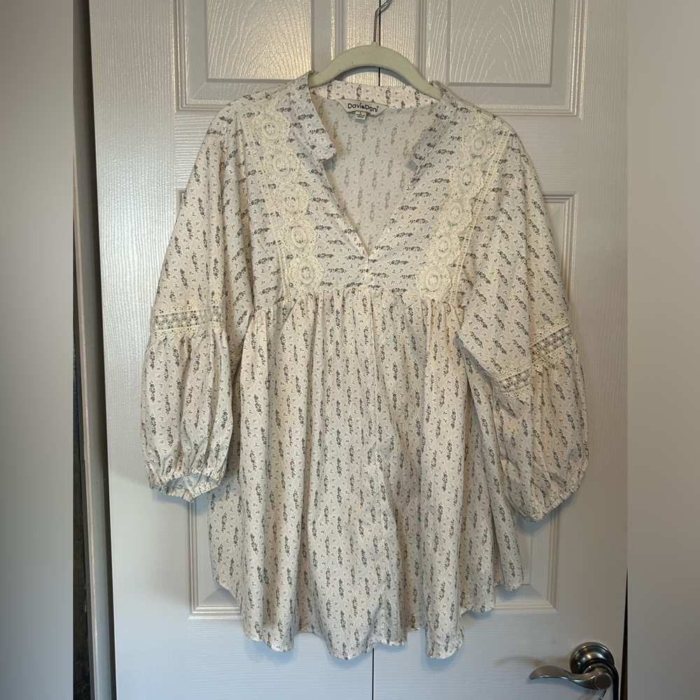 DAVI & DANI Cream Floral Peasant Blouse